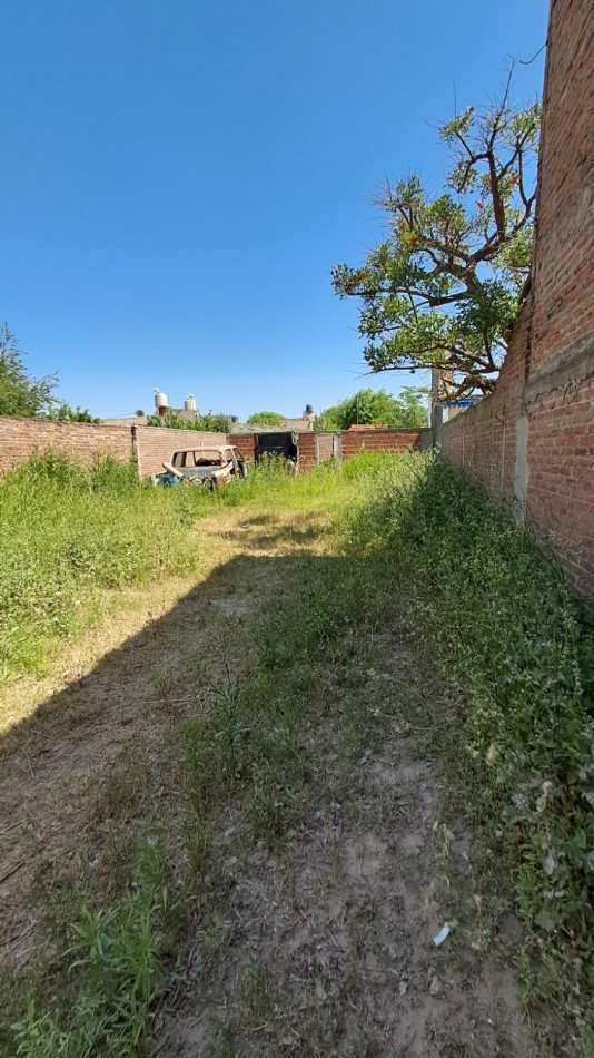 Galpon al frente con oficina y baño