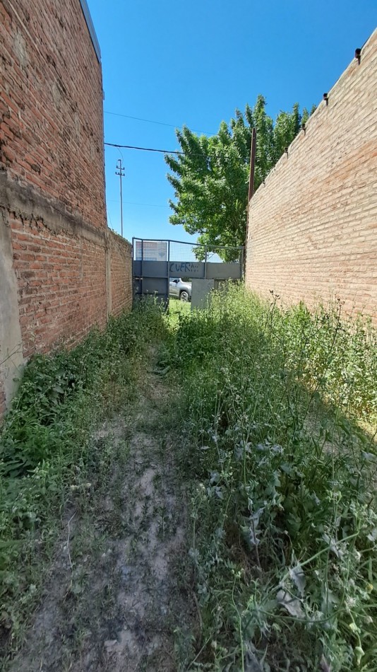 Galpon al frente con oficina y baño