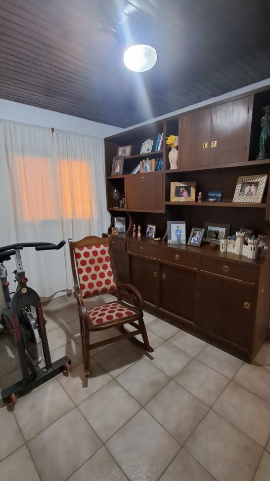 BARRIO CANDIOTI CASA CON PILETA + DOS DEPTOS + LOCAL