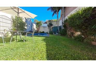 BARRIO CANDIOTI CASA CON PILETA + DOS DEPTOS + LOCAL