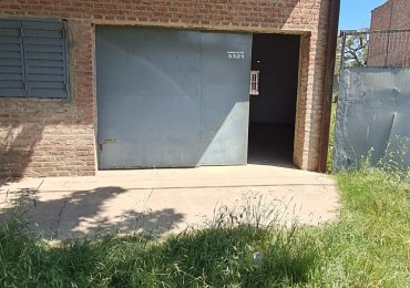 Galpon al frente con oficina y baño